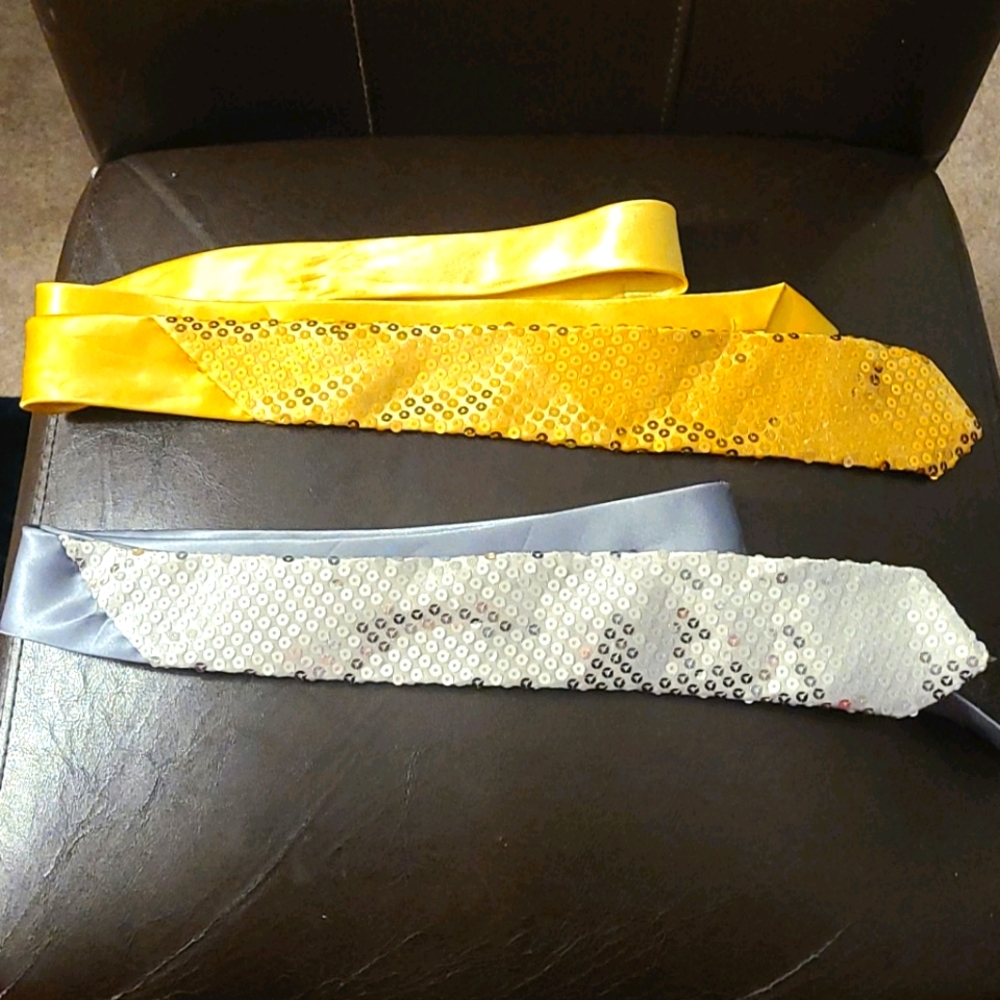 Tie either or